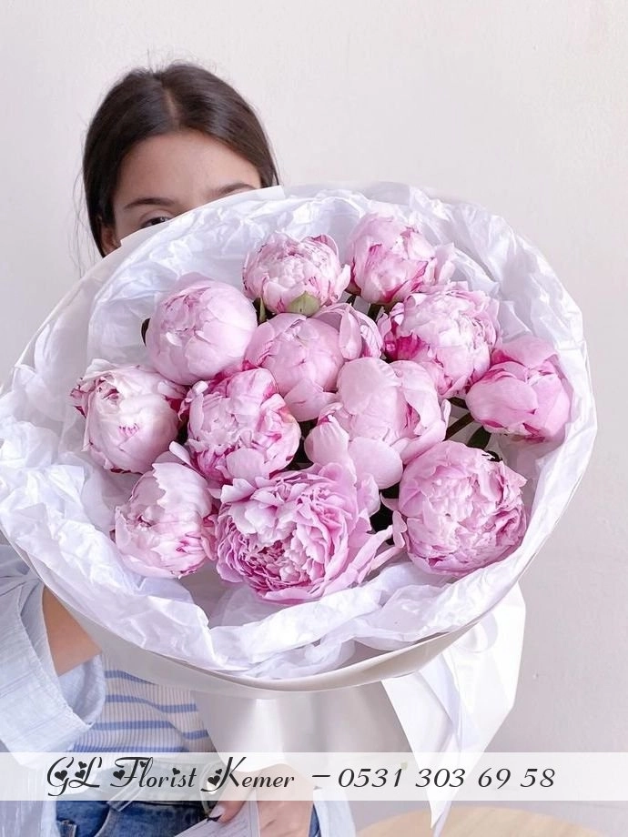 Flori̇st Ki̇ri̇ş Peony 11