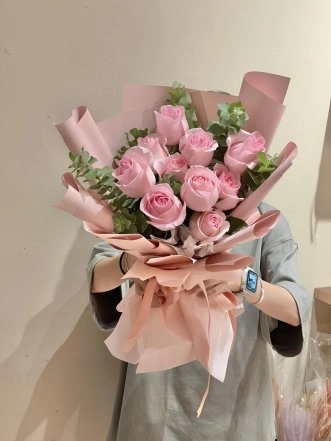 Букет из розовых роз